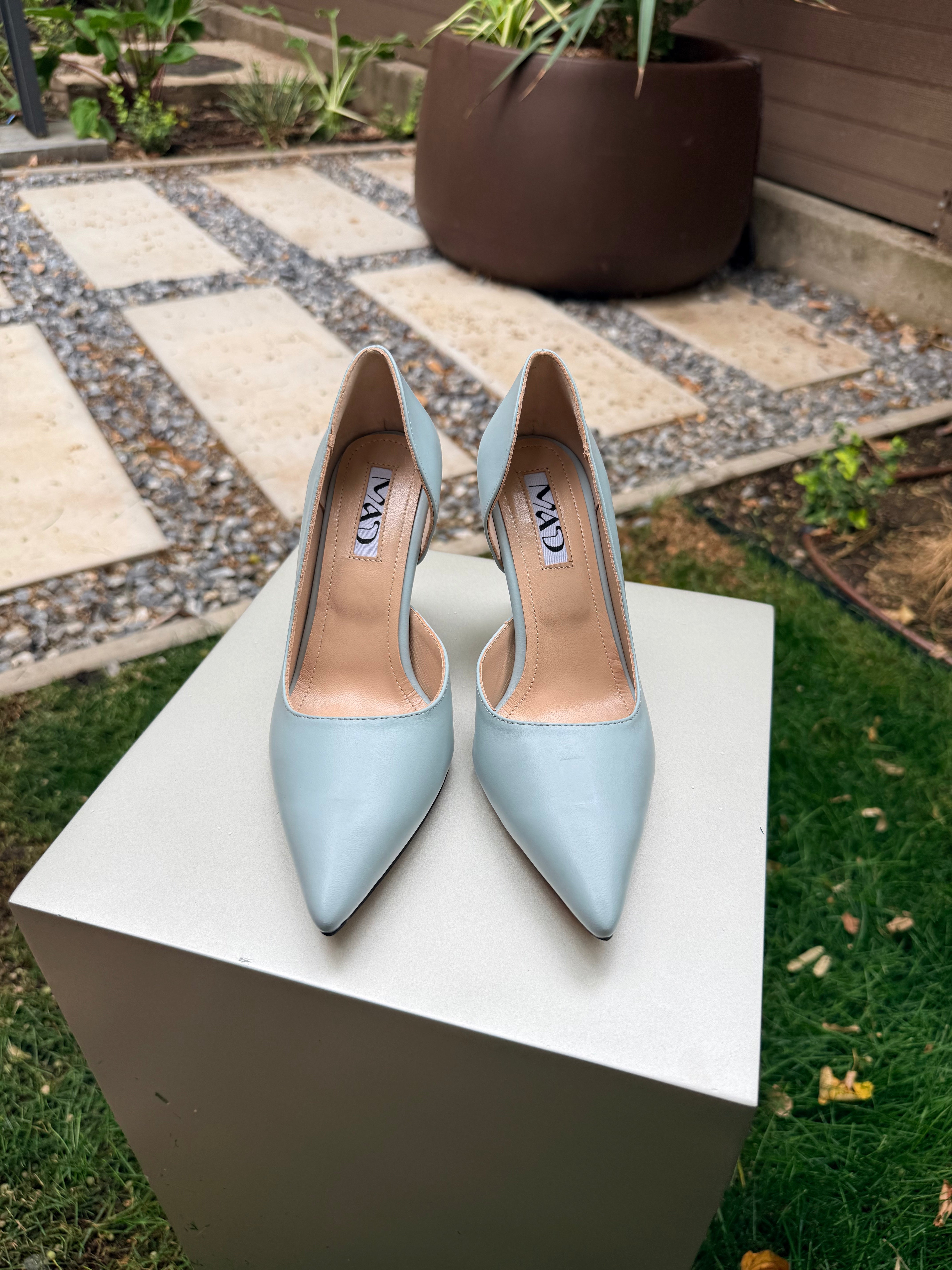 The Not so Mad in Baby Blue Leather (7 cm)