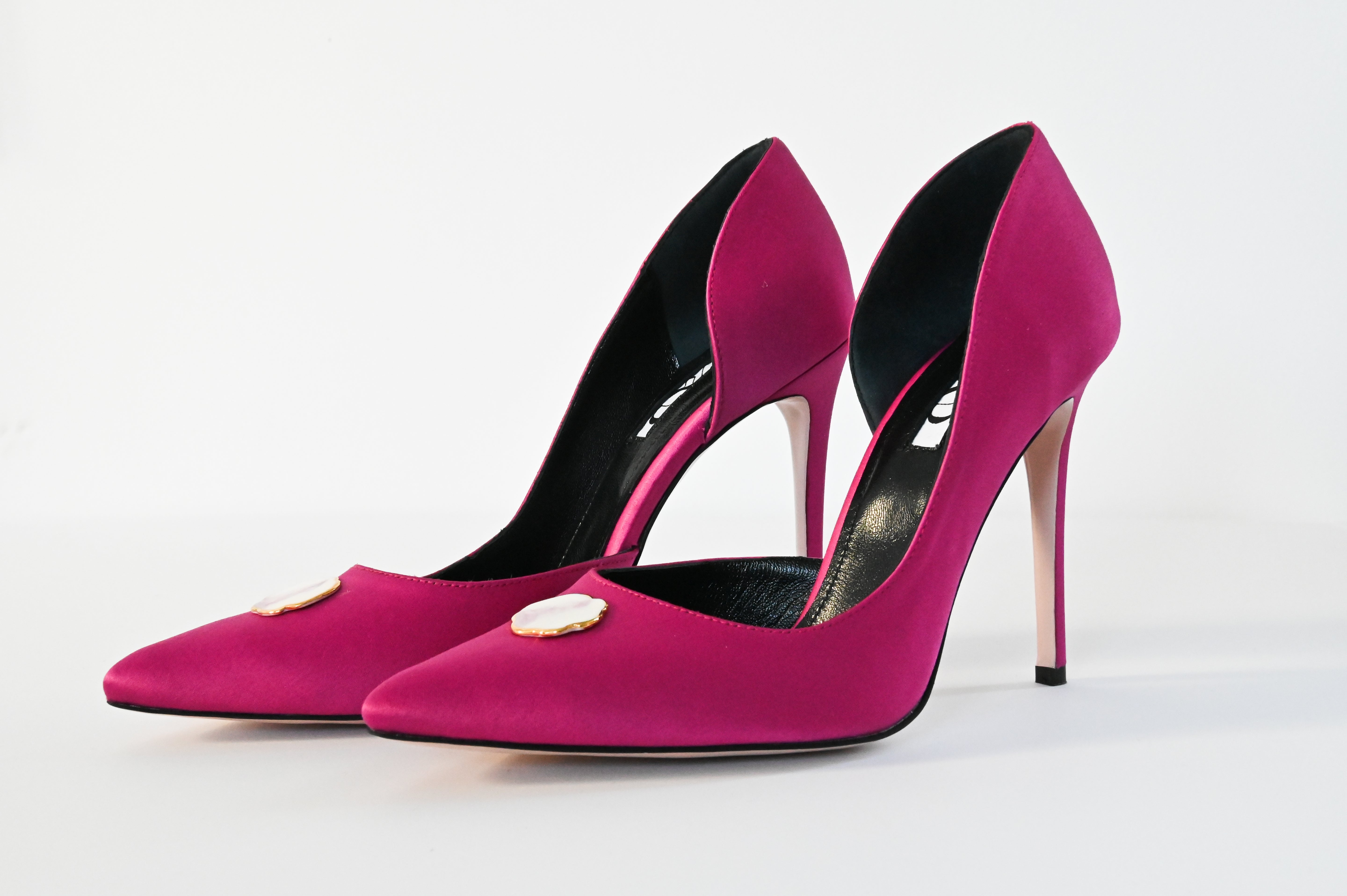 fuchsia satin stilettos 10 cm with round porcelain accessory