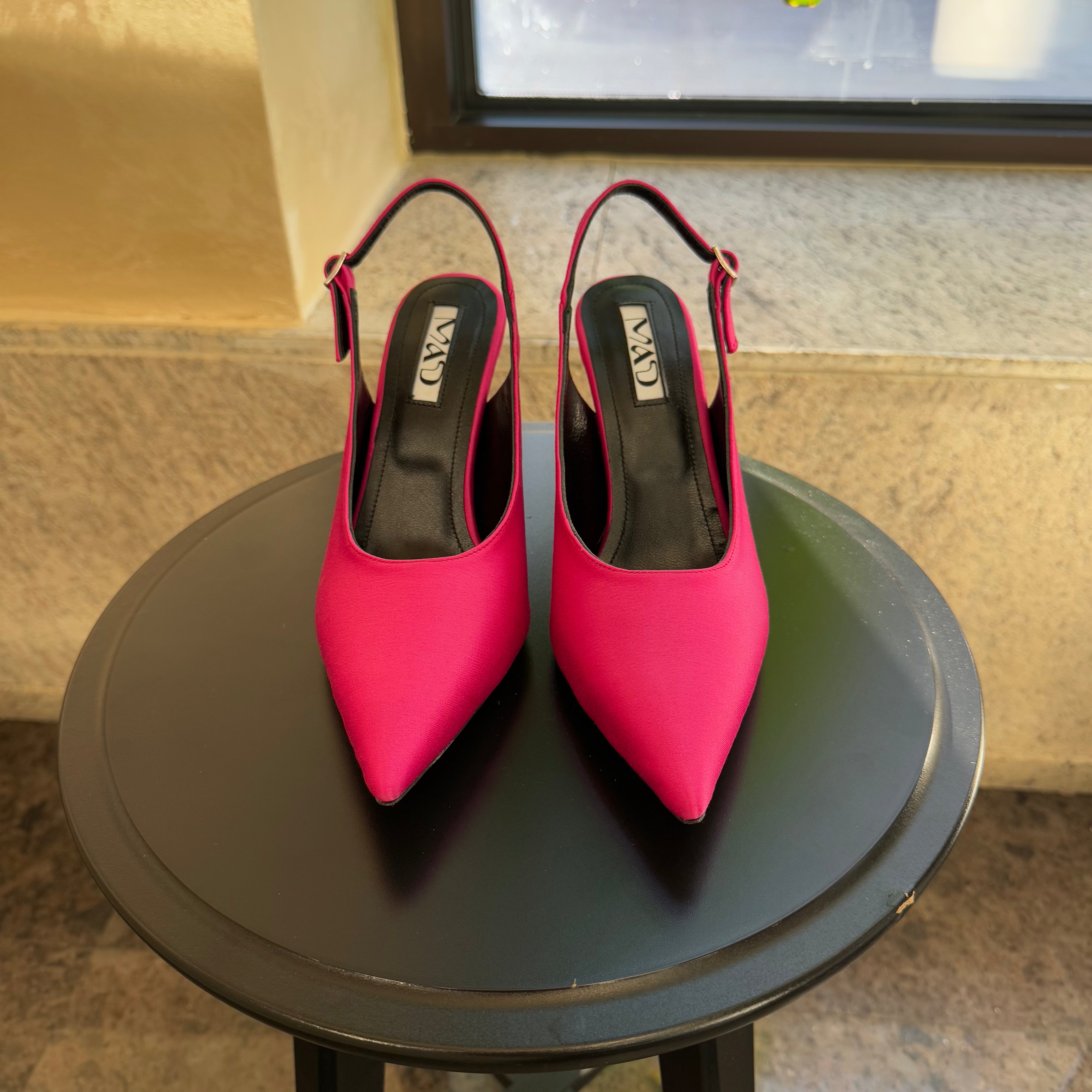 YOKO_Slingback_Fuchsia_Satin_close-up